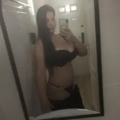 Sophie, Szexpartner X. kerület, 35 év nő X. kerület Budapest Magyarország, +36300921382