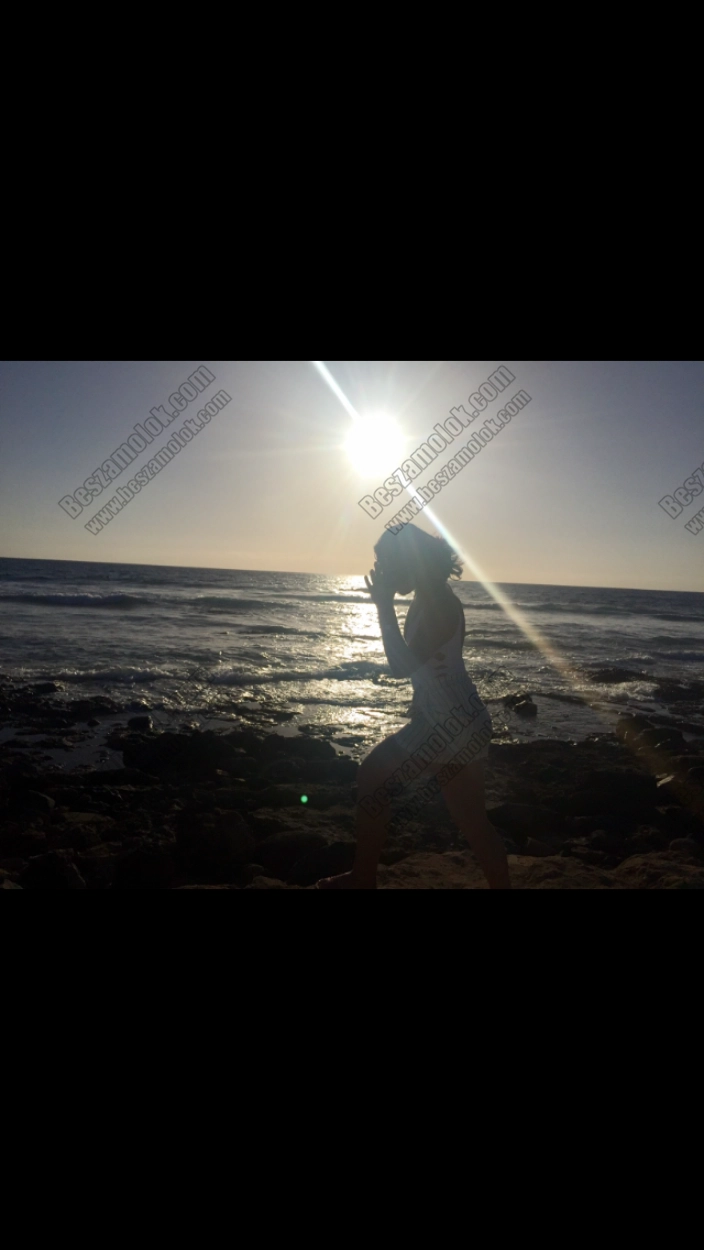 Rosie okolszex profil kepes profil - okolszex.hu Rosie - +36 70 583 4647 - okolszex foto